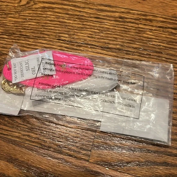 Lilly Pulitzer Retro Pink Tag Keychain Key Ring Gold Metallic Tassel GWP NWT - Picture 3 of 5